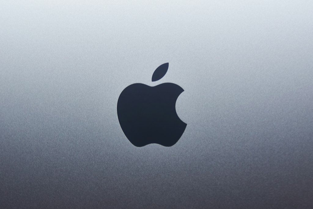 Apple dévoile un MacBook Pro tactile à plus de 14 000 $ : le prix atteint un nouveau sommet